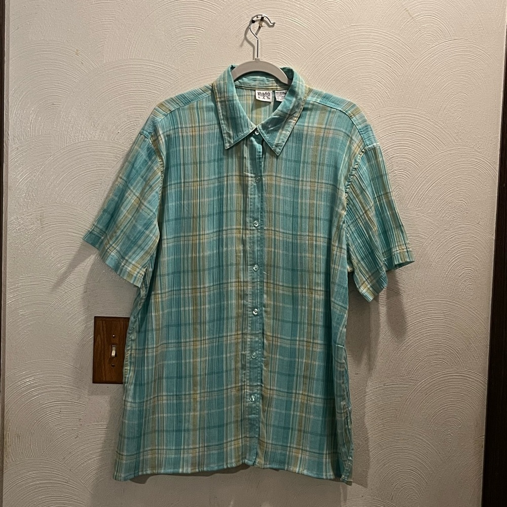 Whitefish Bay Women’s Sheer Crepe Style Short Sleeve Button Down Tunic Top. 18W.